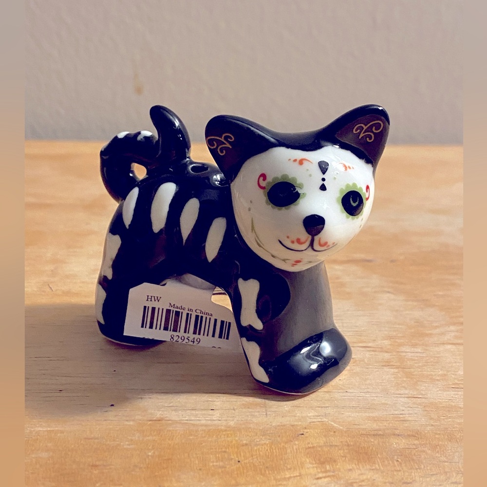 Skeleton Cat Salt or Pepper Shaker. . Brand new.